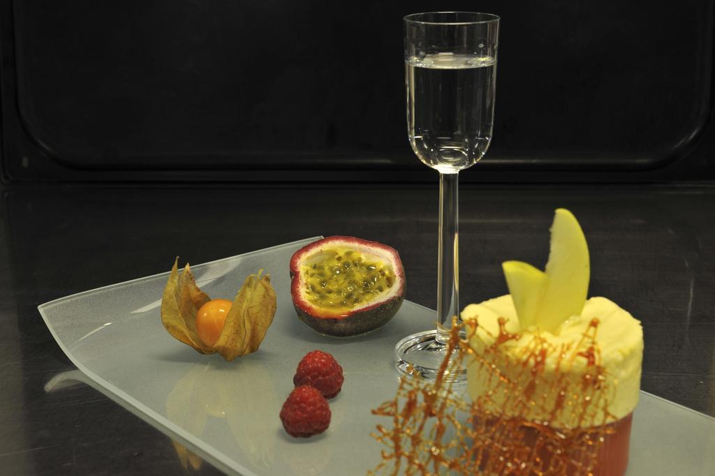Hotel Restaurant Le Chalet Cortaillod Esterno foto