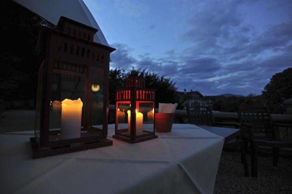 Hotel Restaurant Le Chalet Cortaillod Esterno foto